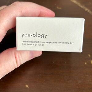 Younique Holly-day lip mask